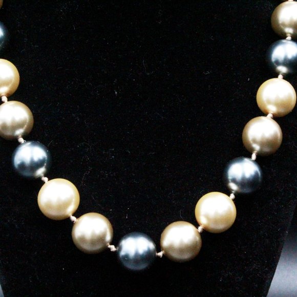 Carolee Designer Signed Faux Pearl Glass Grey Champagne Large Bead NOS Necklace - Picture 13 of 16